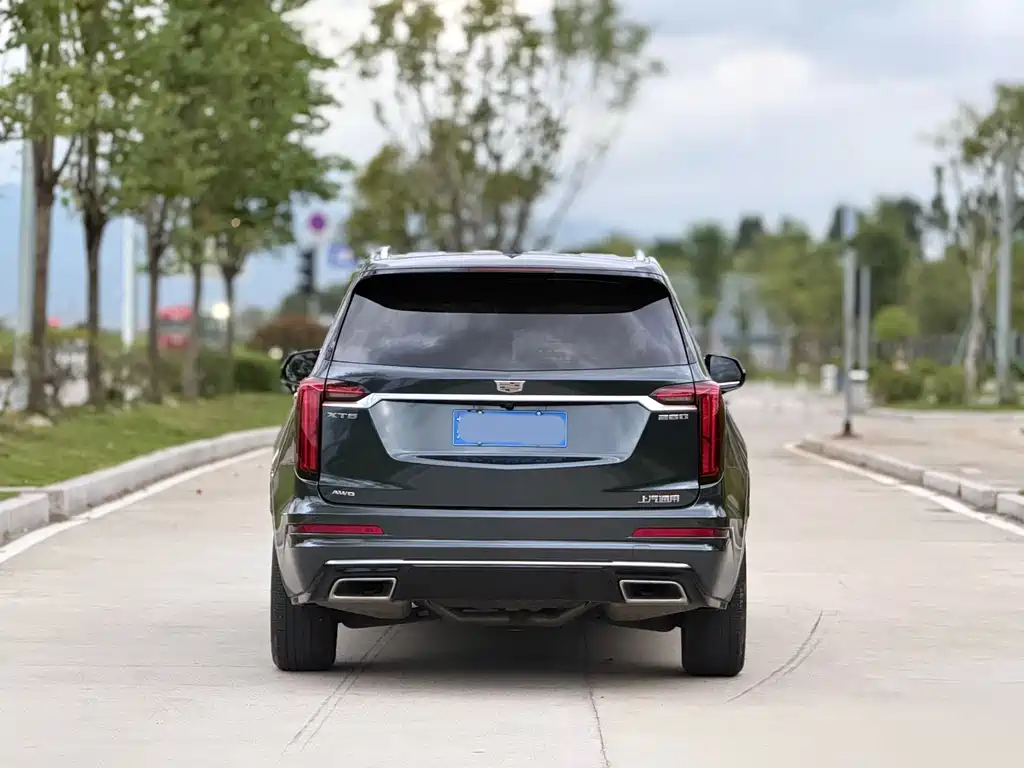CADILLAC XT6
