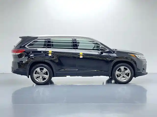 Toyota Highlander 2021 2.0T Luxury 7 мест