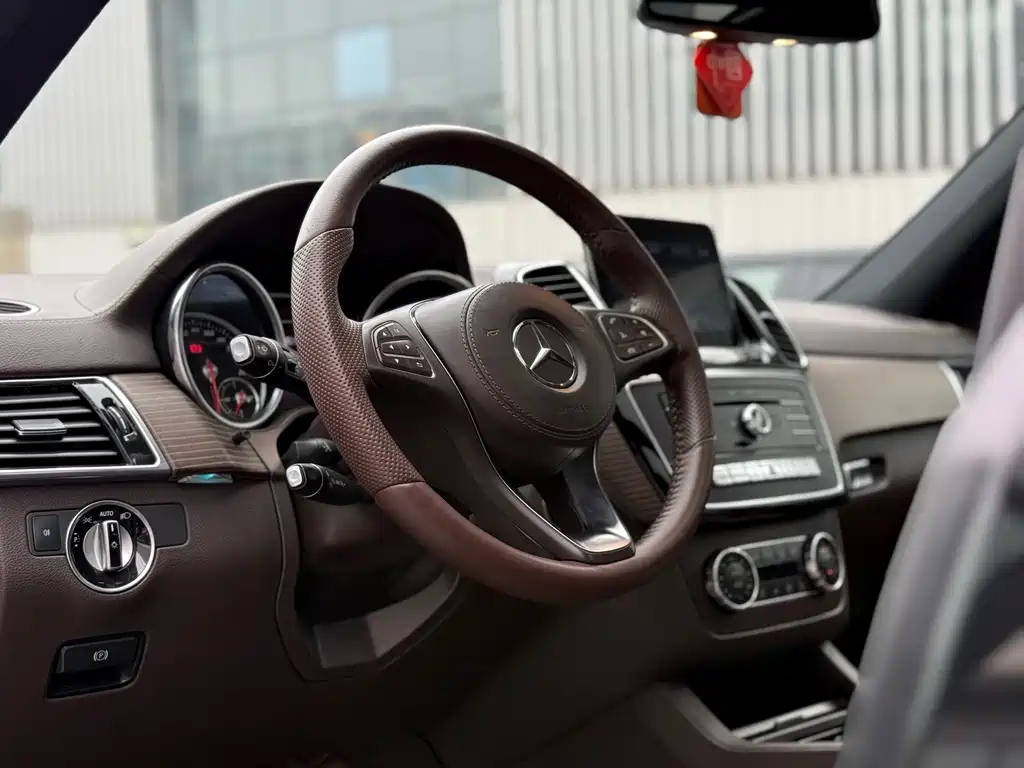 Mercedes-Benz GLS — миниатюра 6