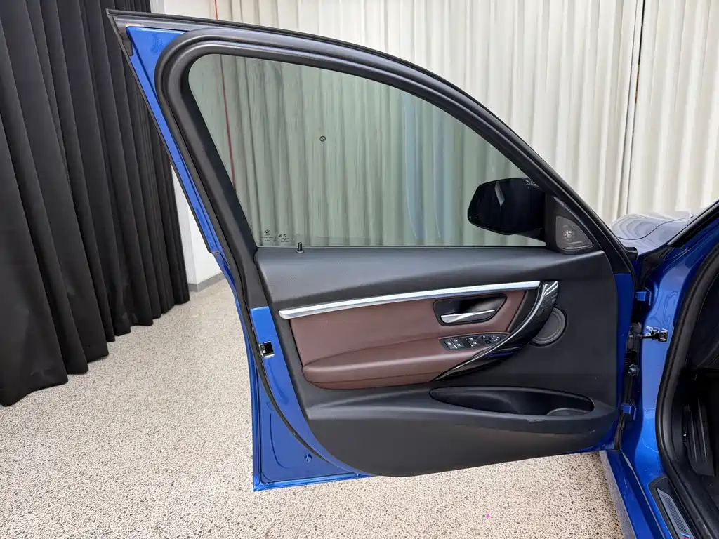 BMW 3 Series — миниатюра 10