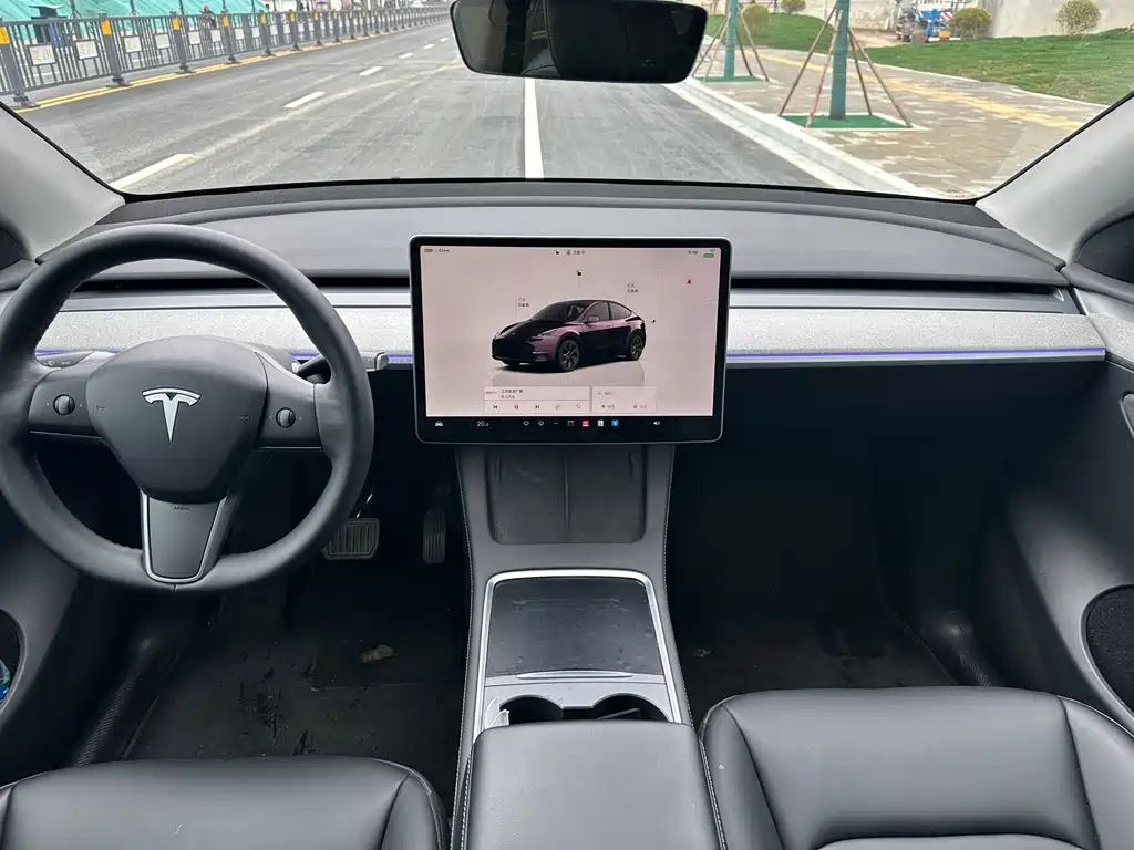 TESLA MODEL Y