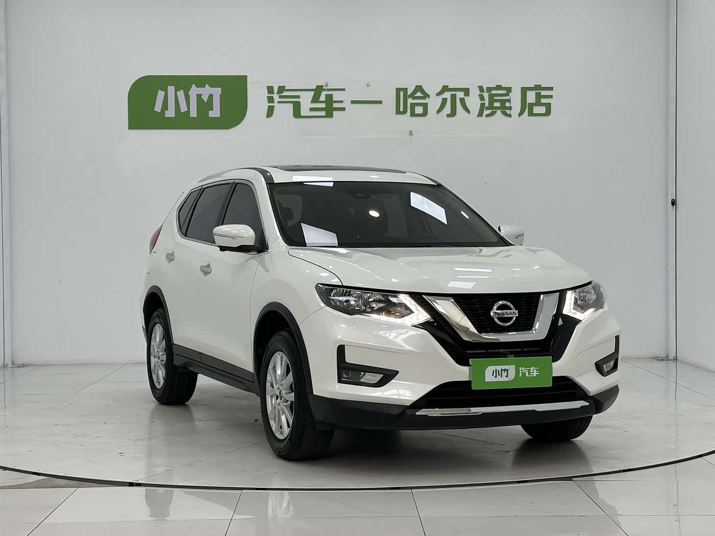 Nissan X-Trail 2.0 л 2023 г. Белый, пробег 26000 км
