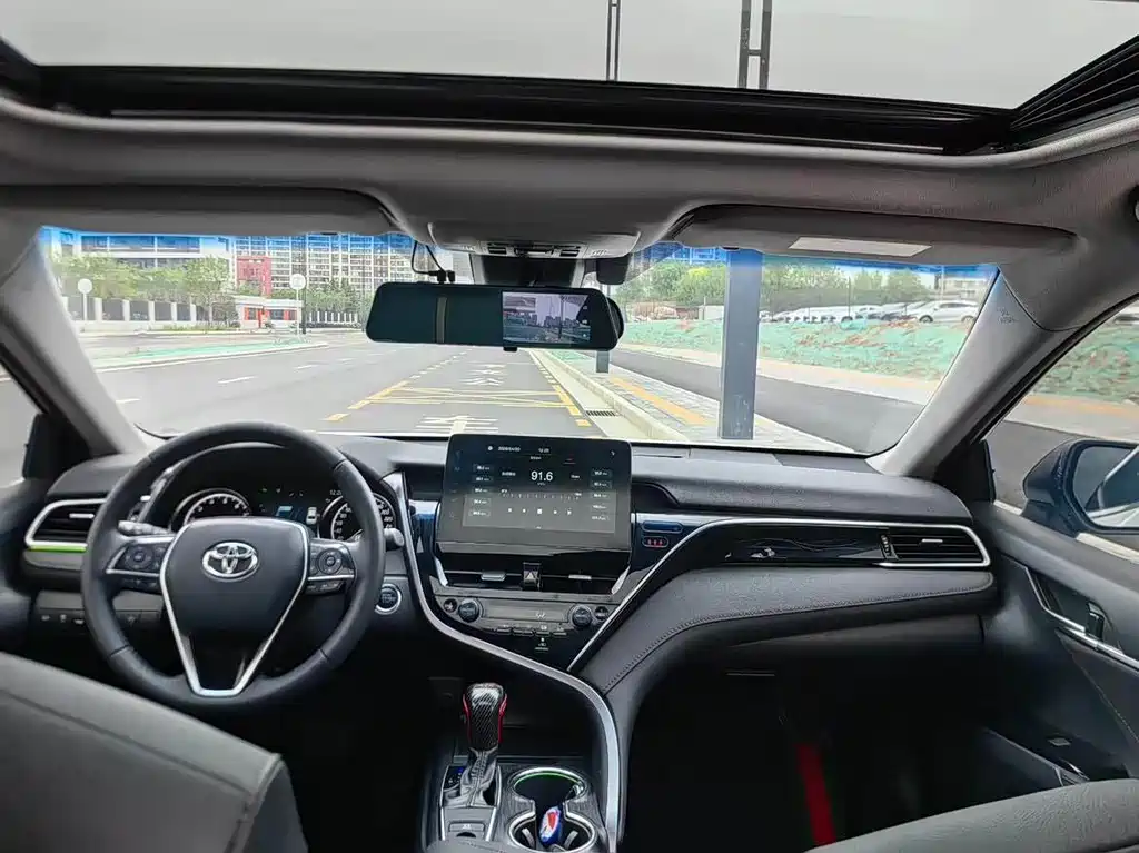 Toyota Camry — миниатюра 5