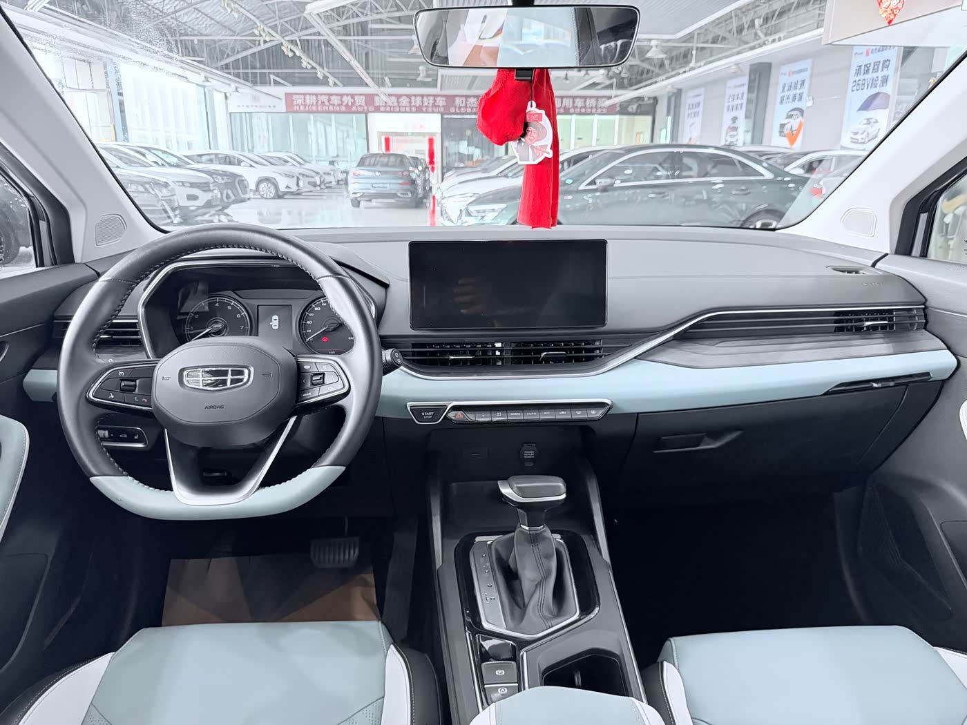 Geely Emgrand S 1.4 л 2022 г. Серебристо-серый, пробег 32000 км