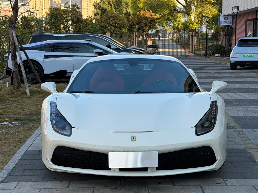 FERRARI 488