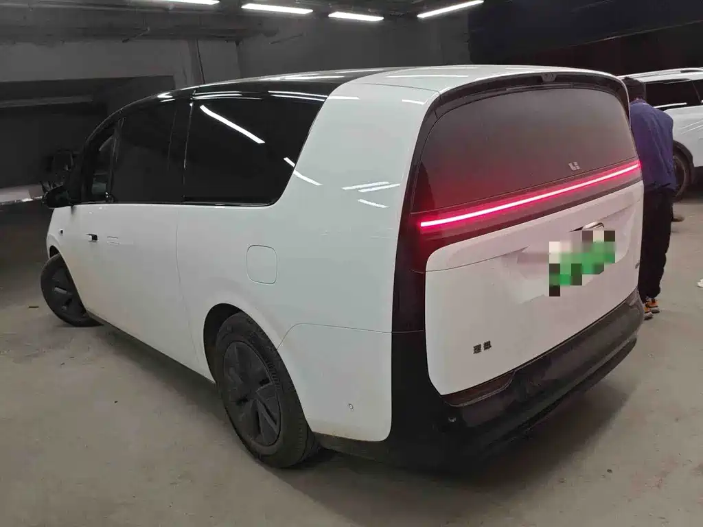 Li Auto Li MEGA — миниатюра 4