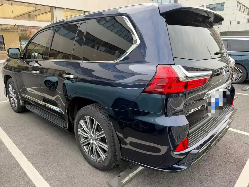 Lexus LX — миниатюра 4
