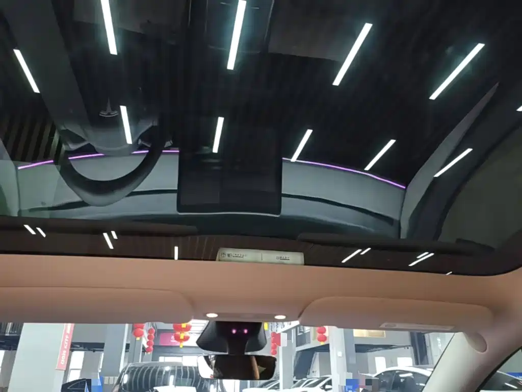 Tesla Model Y — миниатюра 18