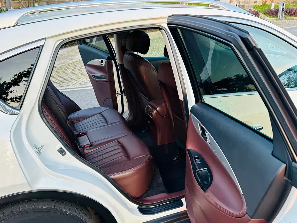 Infiniti QX50 2013 2.5L