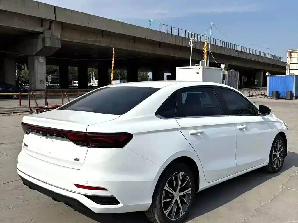 Geely Emgrand — миниатюра 7