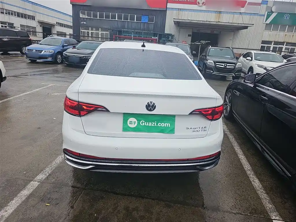Volkswagen Sagitar 2025 300TSI DSG