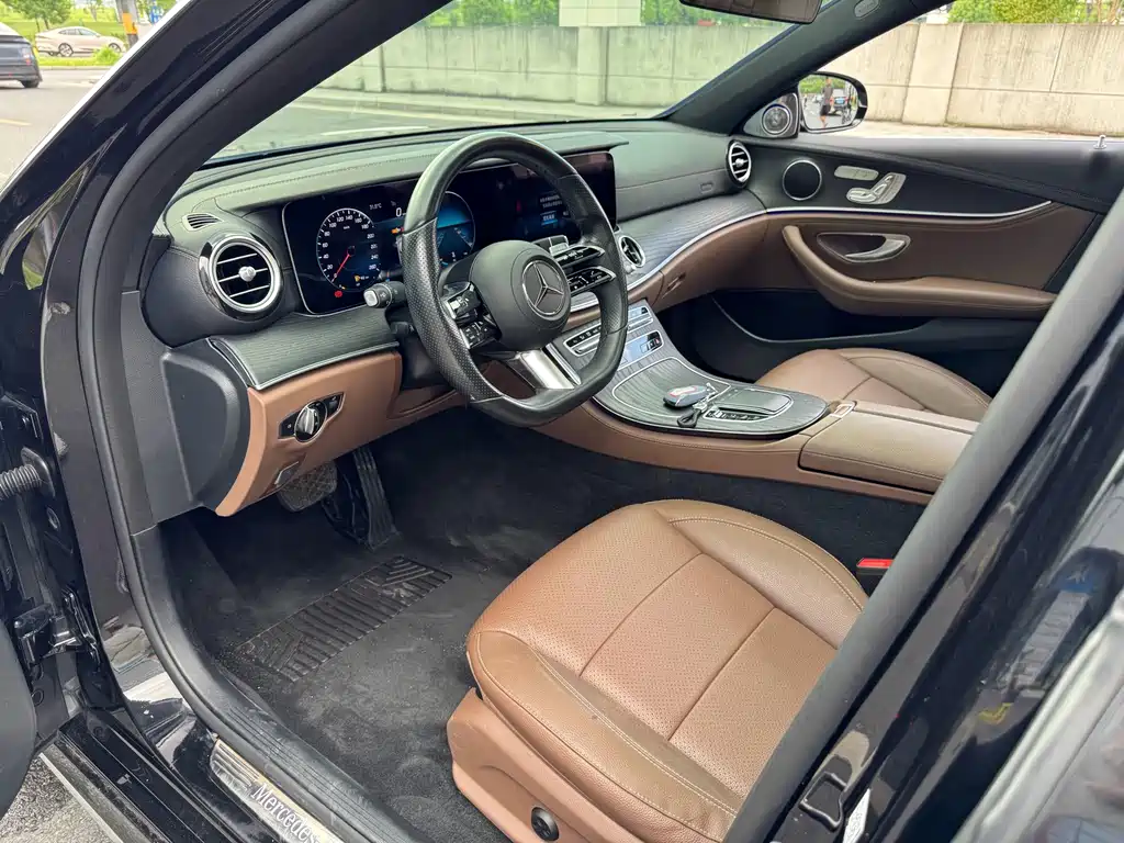 Mercedes-Benz E-Class — миниатюра 6