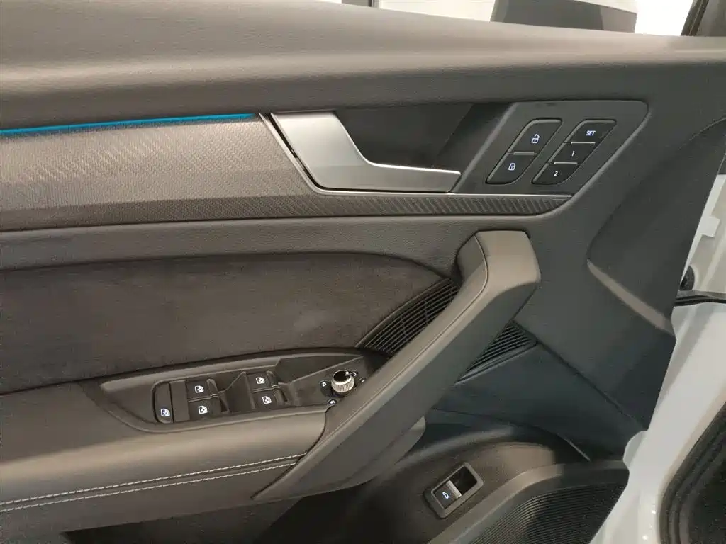 Audi Q5L Sportback — миниатюра 12