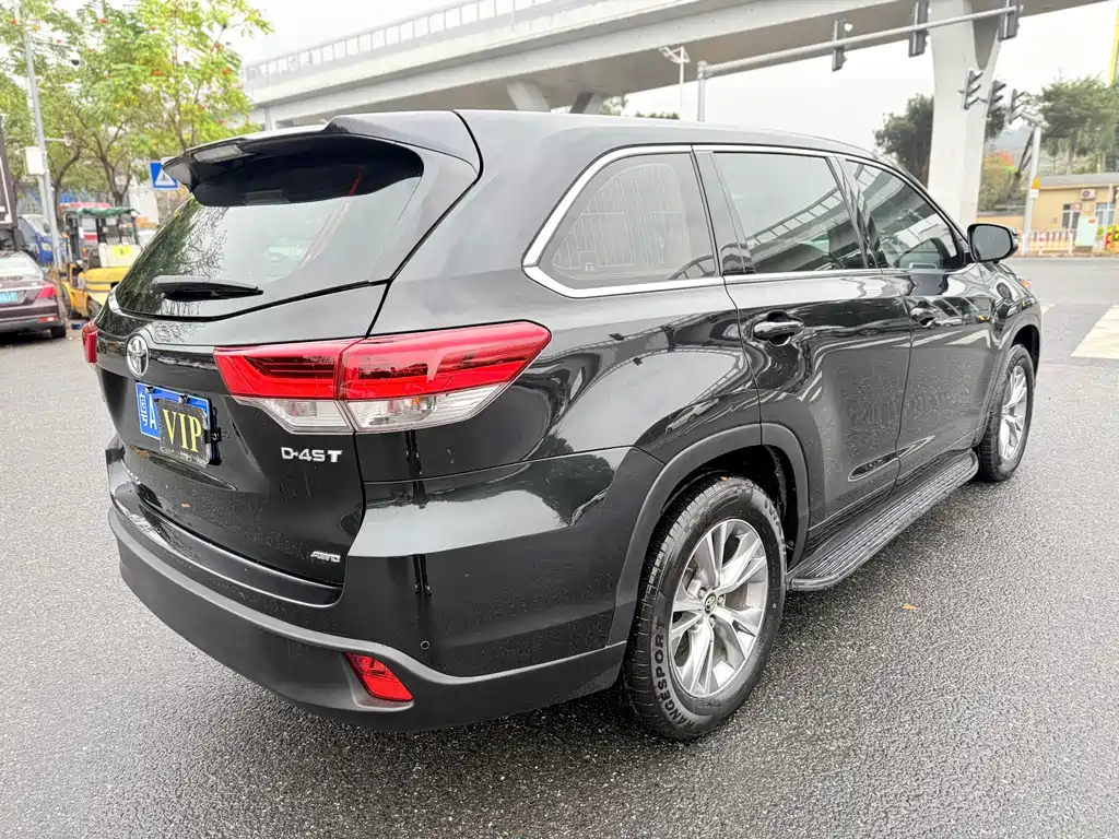 TOYOTA HIGHLANDER