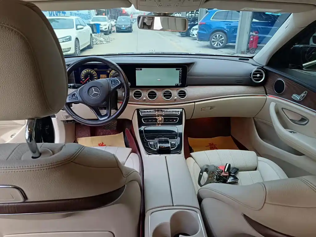 MERCEDES-BENZ E CLASS