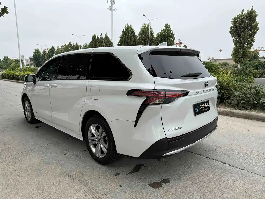 Toyota Sienna — миниатюра 6
