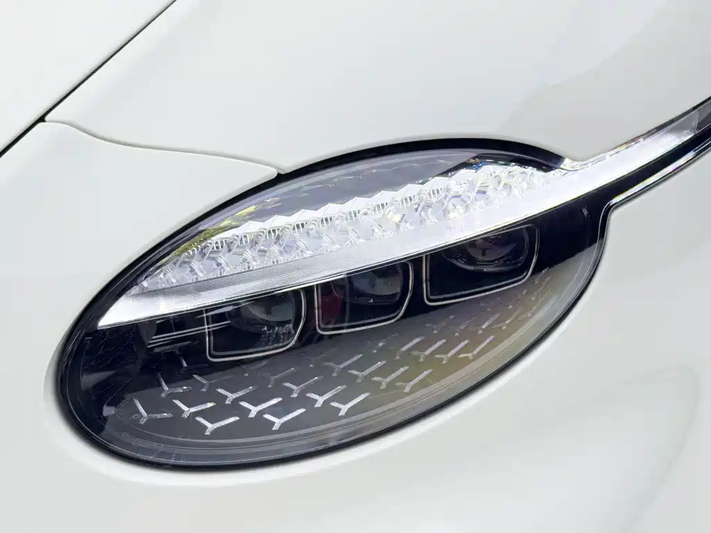 Bentley Continental PHEV — миниатюра 10
