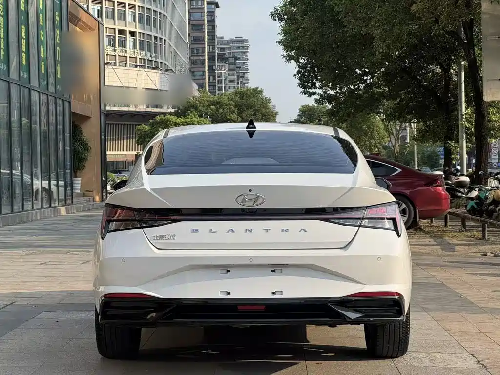 Hyundai Elantra — миниатюра 9