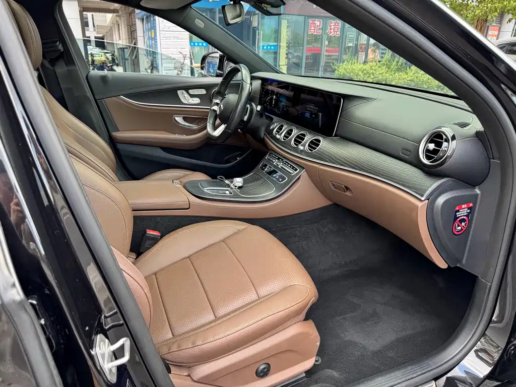 Mercedes-Benz E-Class — миниатюра 10