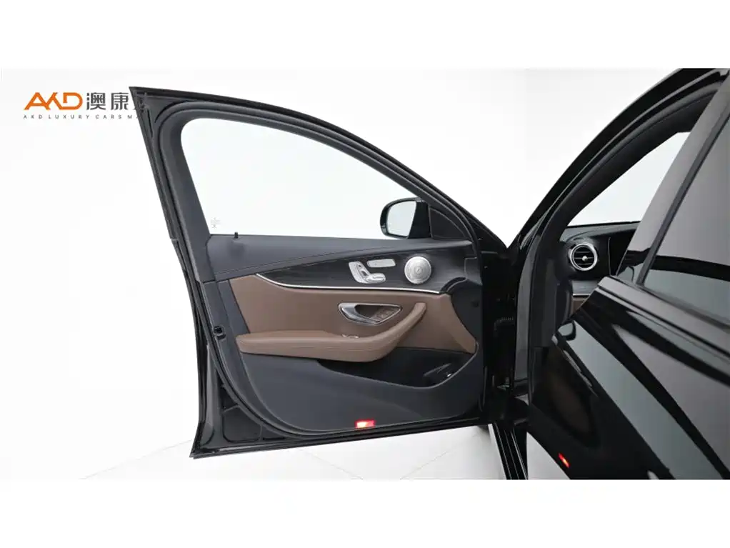 Mercedes-Benz E-Class (Import) — миниатюра 10