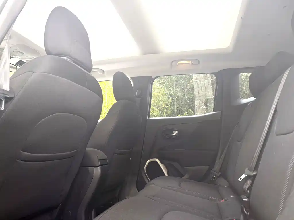 Jeep Renegade — миниатюра 9