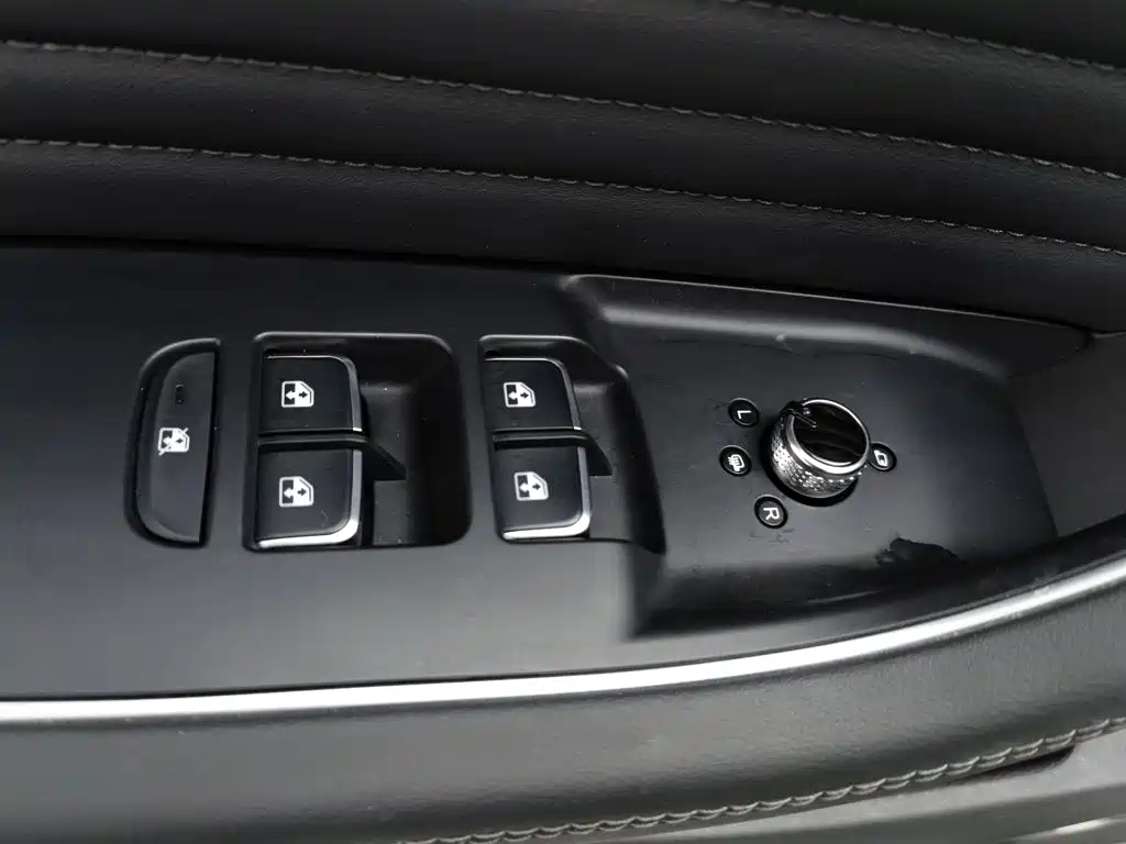Hongqi Hongqi HS5 — миниатюра 9