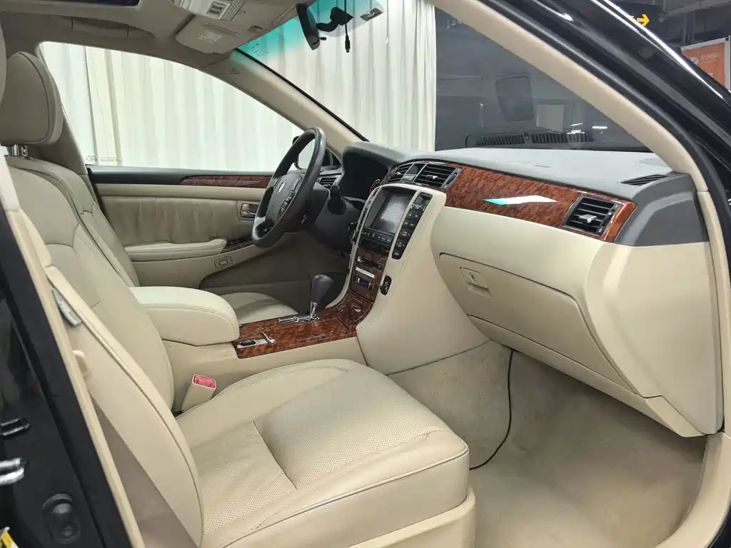 Toyota Crown — миниатюра 5
