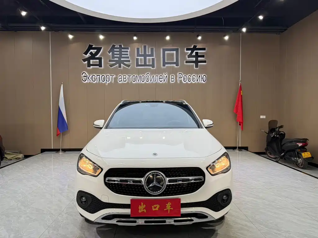 MERCEDES-BENZ GLA