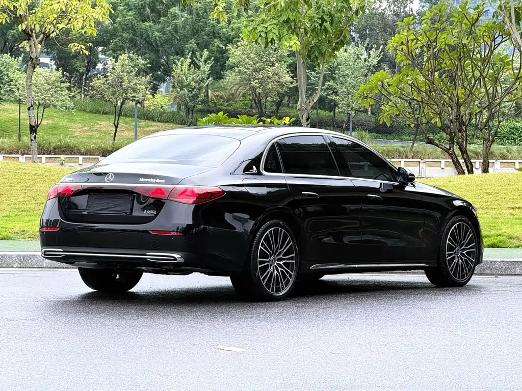 Mercedes-Benz E-Class — миниатюра 6