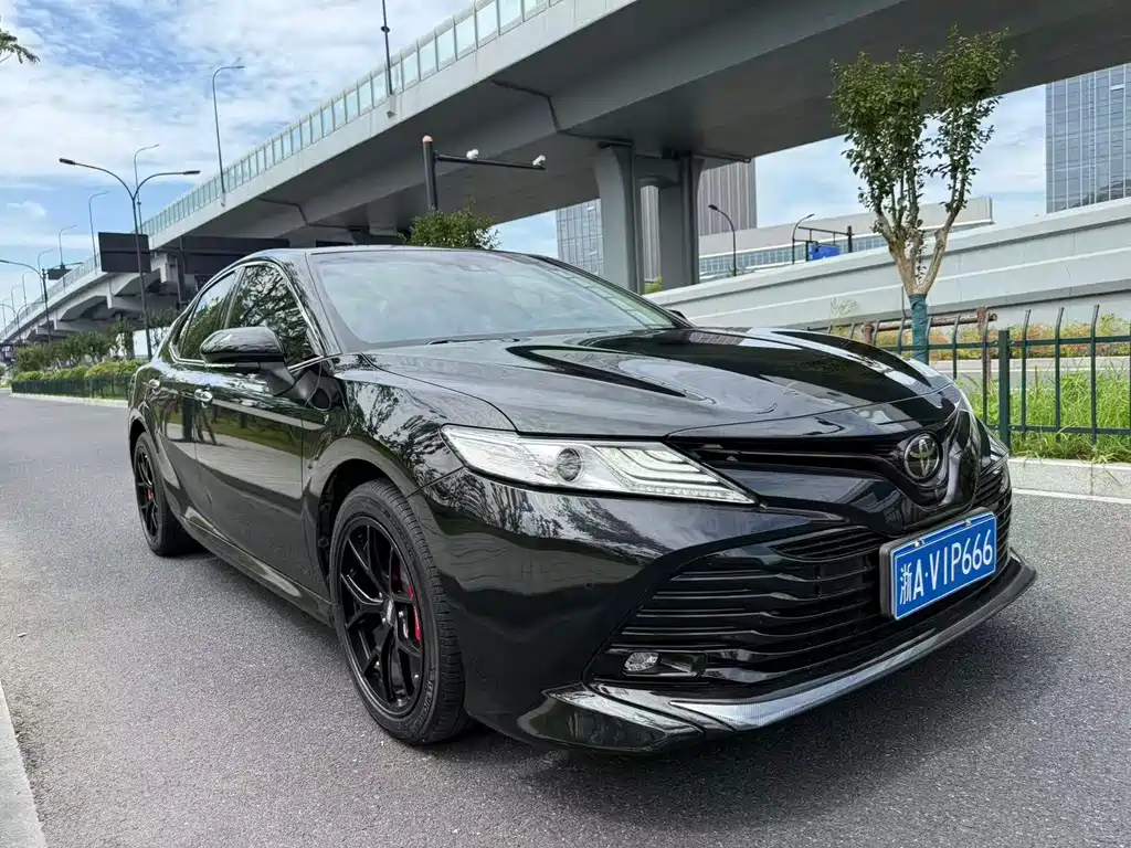 Toyota Camry — миниатюра 3
