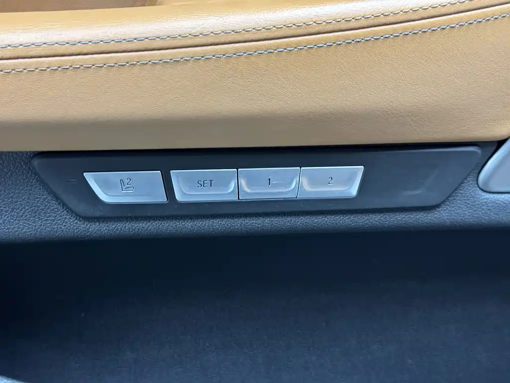 BMW 7 Series — миниатюра 19