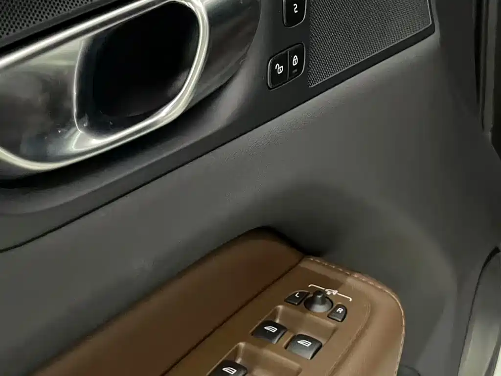 VOLVO XC60 PLUG IN HYBRID