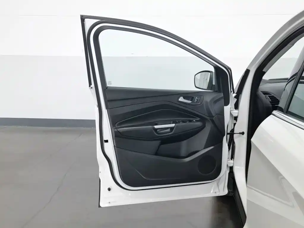 Ford Kuga — миниатюра 8