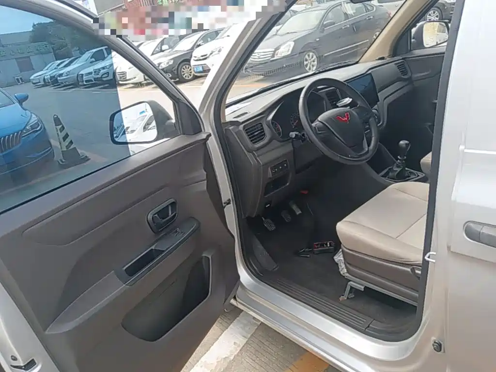 Wuling Hongguang V — миниатюра 16