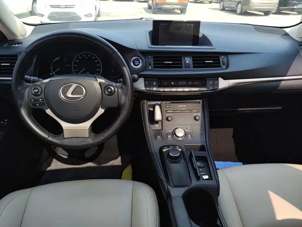 Lexus CT — миниатюра 13