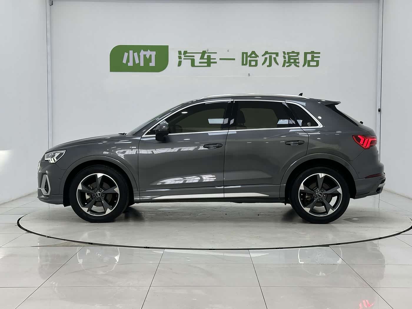 Audi Q3 1.4 л 2022 г. Серебристо-серый, пробег 30000 км