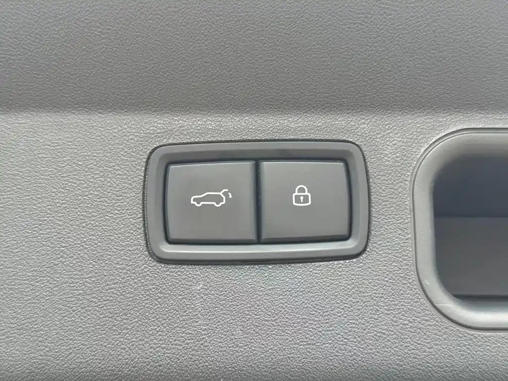 Li Auto Li ONE — миниатюра 10