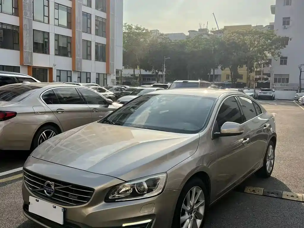 Volvo S60 (Import) — миниатюра 2