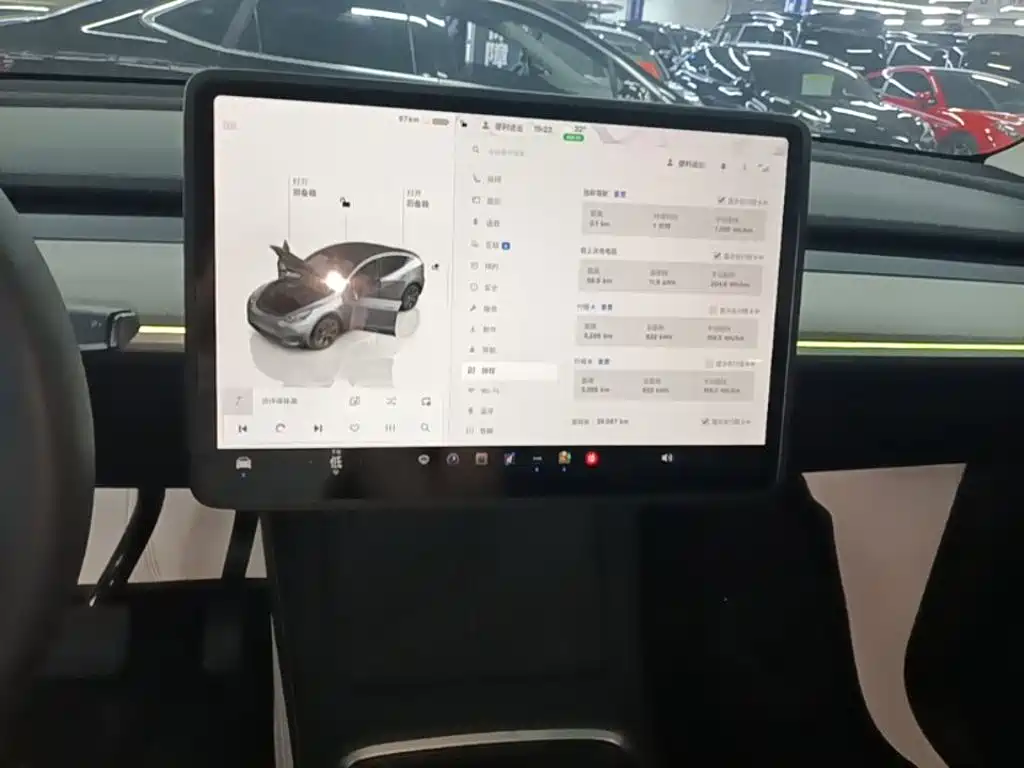 Tesla Model Y — миниатюра 13