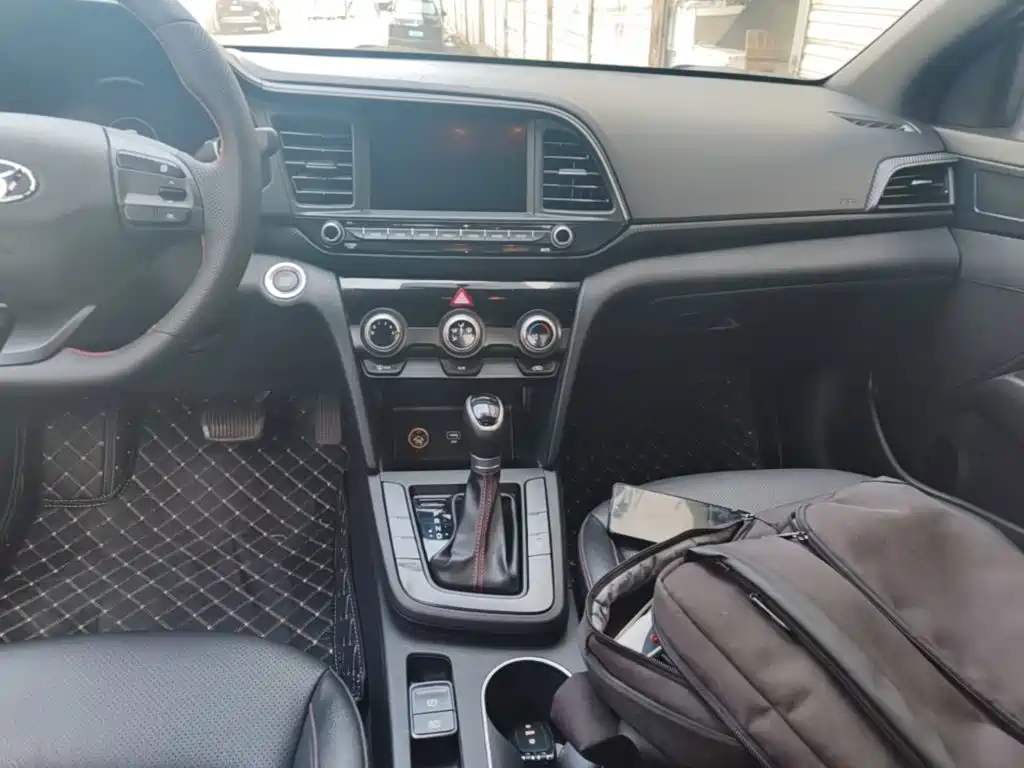 Hyundai Elantra — миниатюра 14