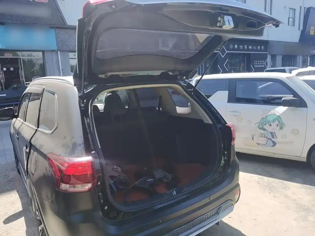 Mitsubishi Outlander — миниатюра 19