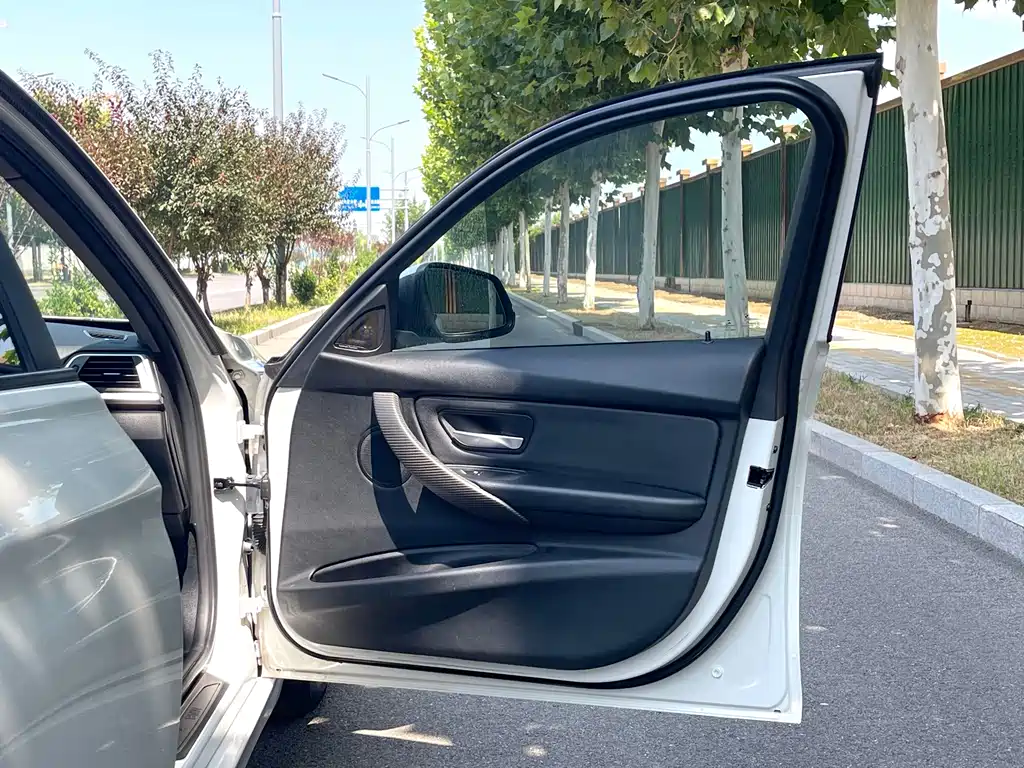 BMW 3 Series — миниатюра 8