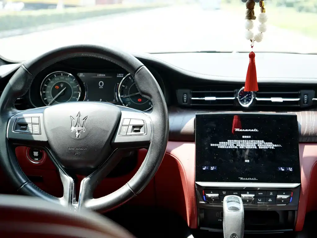 Maserati Quattroporte — миниатюра 16