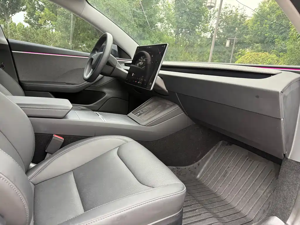 Tesla Model 3 — миниатюра 13