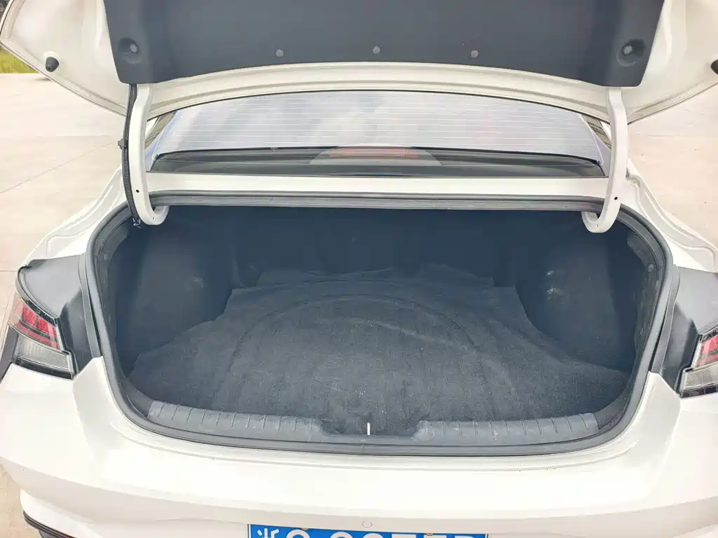 Hyundai Elantra — миниатюра 10