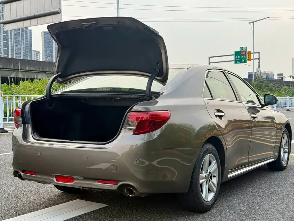 Toyota Reiz — миниатюра 8
