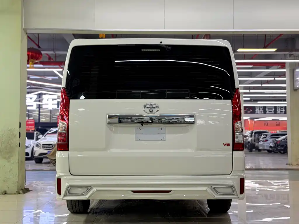 Toyota HiAce 2025 3.5L AT
