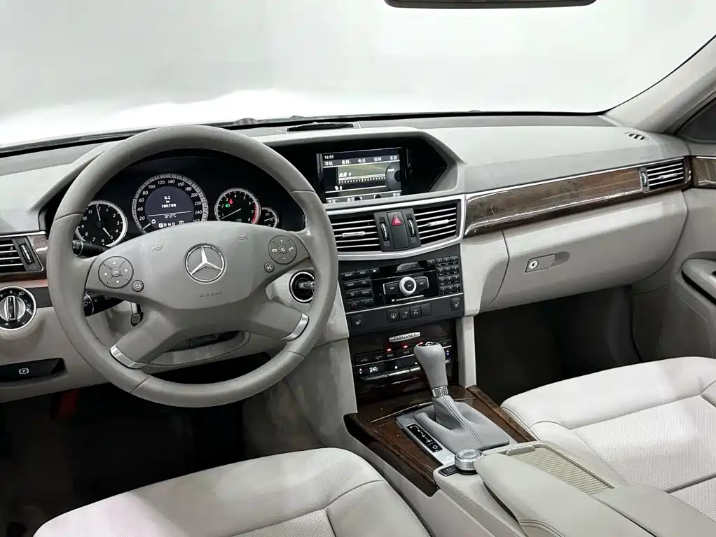 Mercedes-Benz E-Class — миниатюра 10