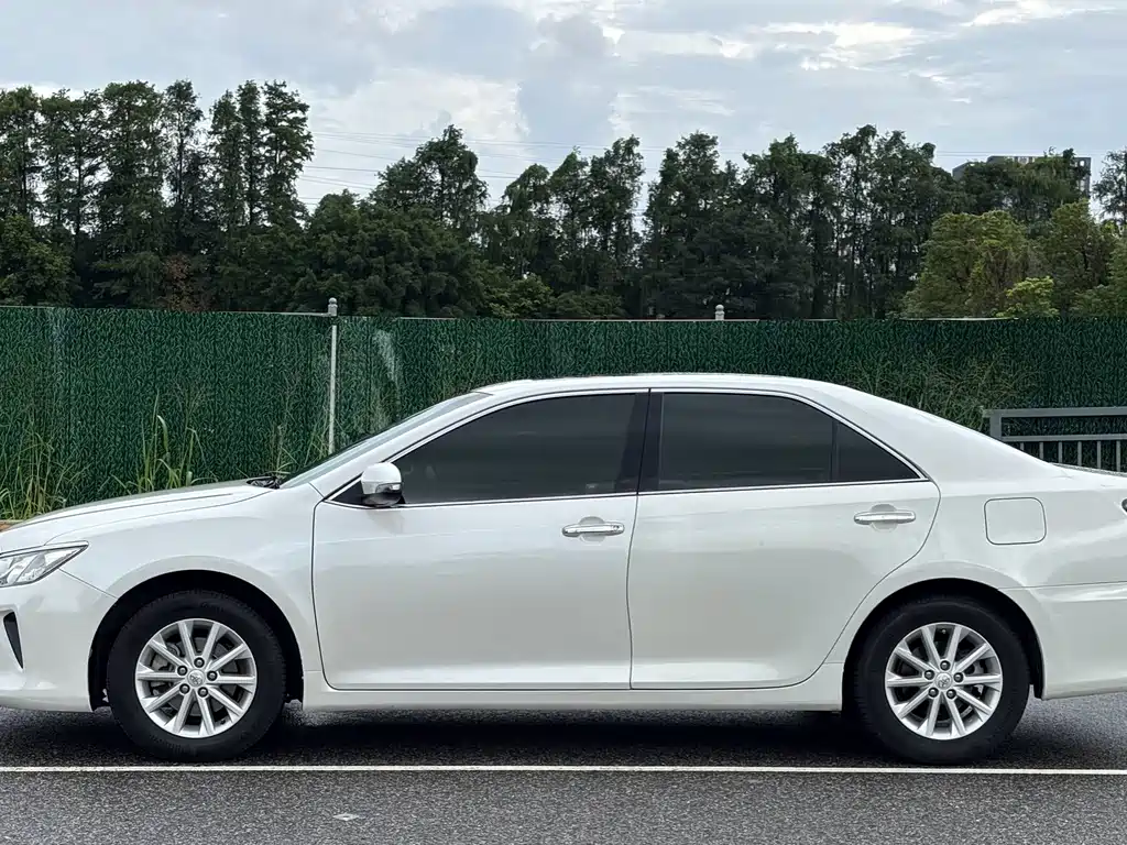 Toyota Camry — миниатюра 4