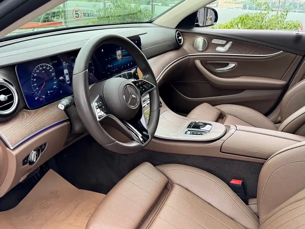 Mercedes-Benz E-Class 2022 — фото 35